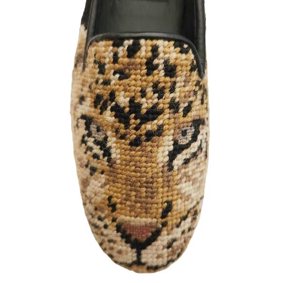 BY PAIGE Big Cat lioness needlepoint classic flats loafers smoking shoes Sz 7.5 - Picture 2 of 7